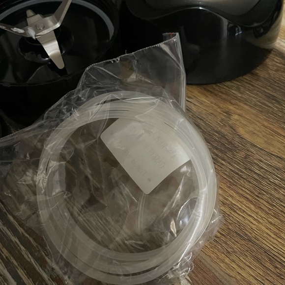 Magic Bullet MB1001C Personal Blender with Mixing Set - Picture 6 of 9